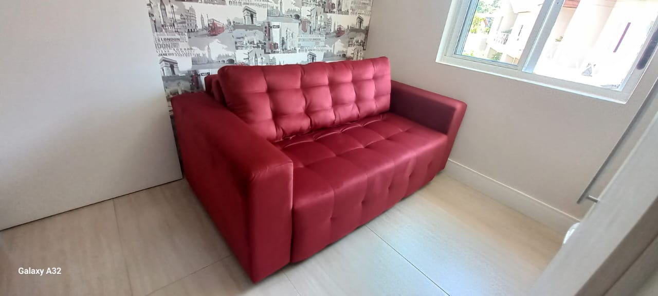 Sofá vermelho reformado